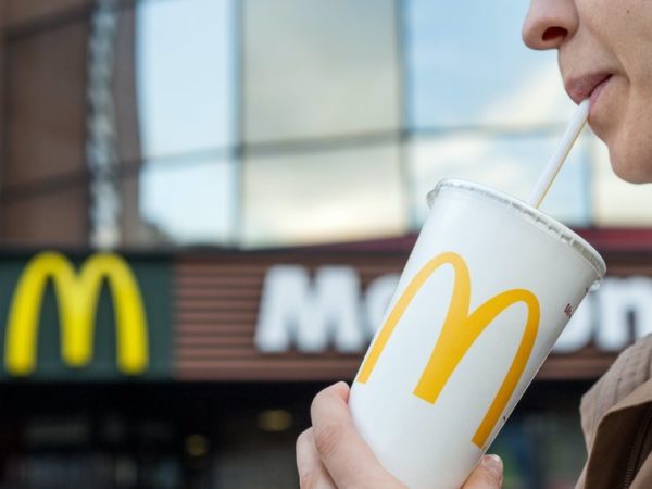 McDonald’s se une a la cruzada contra las pajitas de plástico